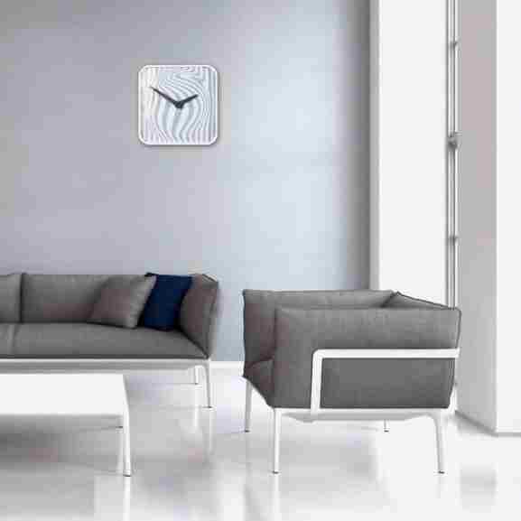 Witte wandklok met hoogglans ABS-kunststof kast