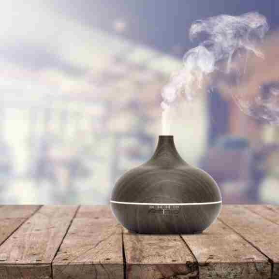 Essential Pro Aroma Diffuser met insectenwerende eigenschappen in houtkleur