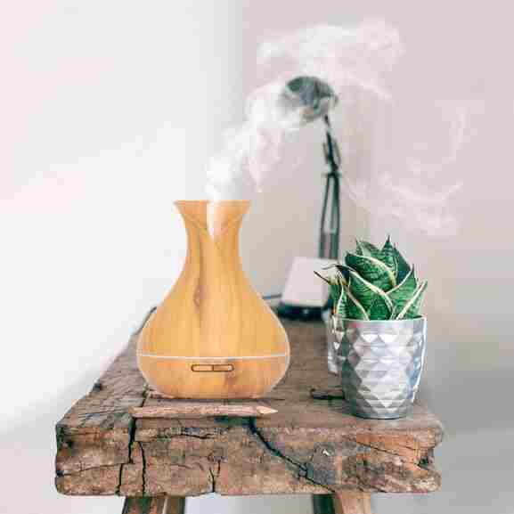 Vitality Pro Aroma Diffuser met insectenwerende eigenschappen in licht hout
