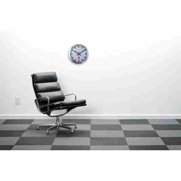 Nextime Station klok met witte wijzerplaat en aluminium rand