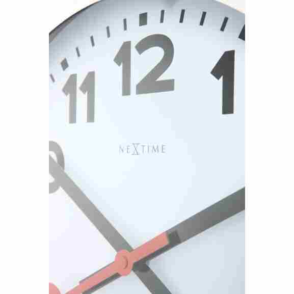 Nextime Station klok met witte wijzerplaat en aluminium rand