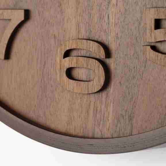 Nextime Wood Wood Medium wandklok bruin met elegante houten cijfers