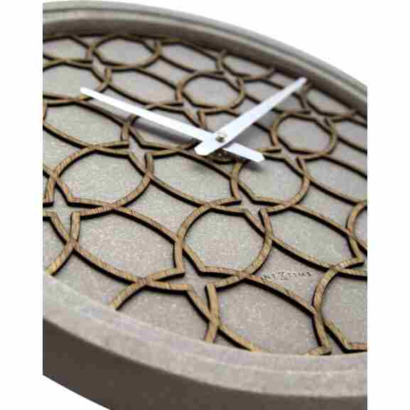 Nextime Ne-3212Br wandklok met een minimalistische hout en polyresin look in grijs