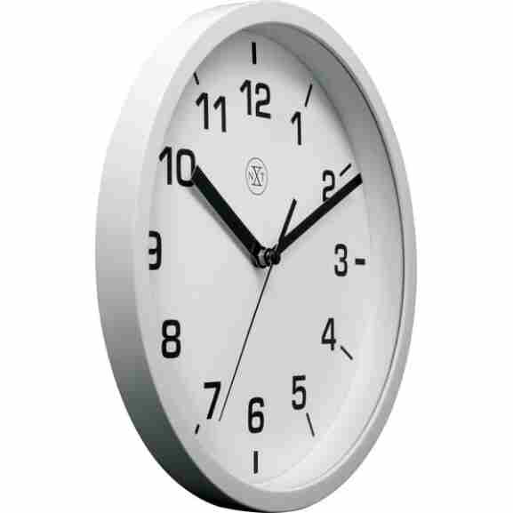 Nextime witte wandklok met glijdende secondewijzer