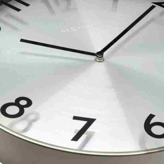 NeXtime Reflection wandklok met geborstelde metalen wijzerplaat