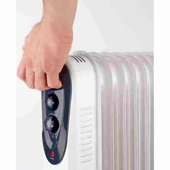 Bovenaanzicht van de witte Nedis Htoi30Wt9 olieradiator, met instelbare thermostaat