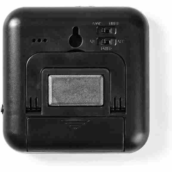 Gedetailleerd beeld van de zilveren pin van de Nedis vleesthermometer, zwart scherm