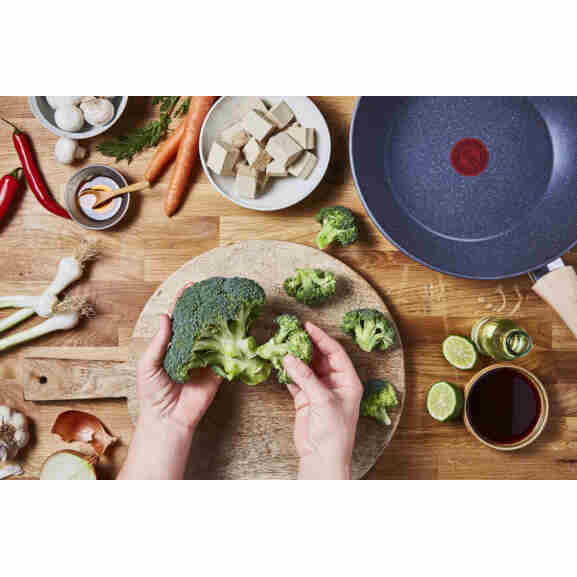 Grijze Tefal Natural Force Wokpan, vaatwasserbestendig