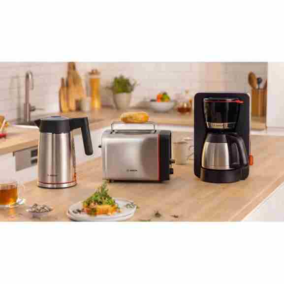 Zwarte Bosch TKA6M273 MyMoment koffiemachine met 1,1 liter watertank en verlichte aan/uit-knop, perfect voor elke keuken