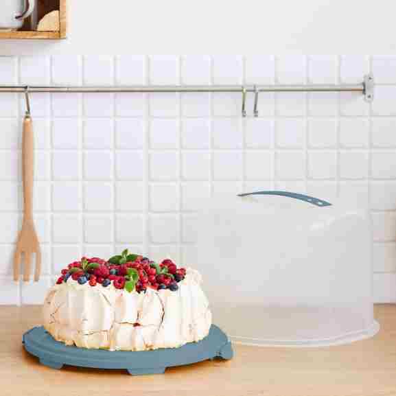 Rotho Fresh Taartdoos XL geopend met transparant deksel, toont de ruime binnenkant van 35,5x34,5x26 cm voor grote taarten